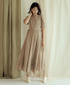 レイヤードカットワーク刺繍ワンピース レイヤードカットワーク刺繍ワンピース