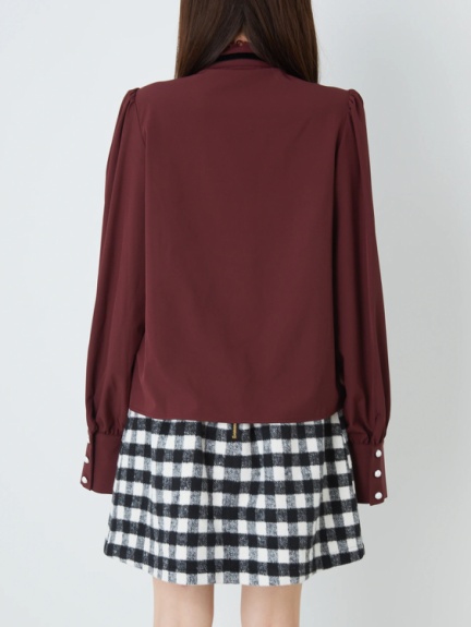 フリルブラウス