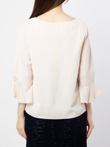 パール調ディティールフレアブラウス