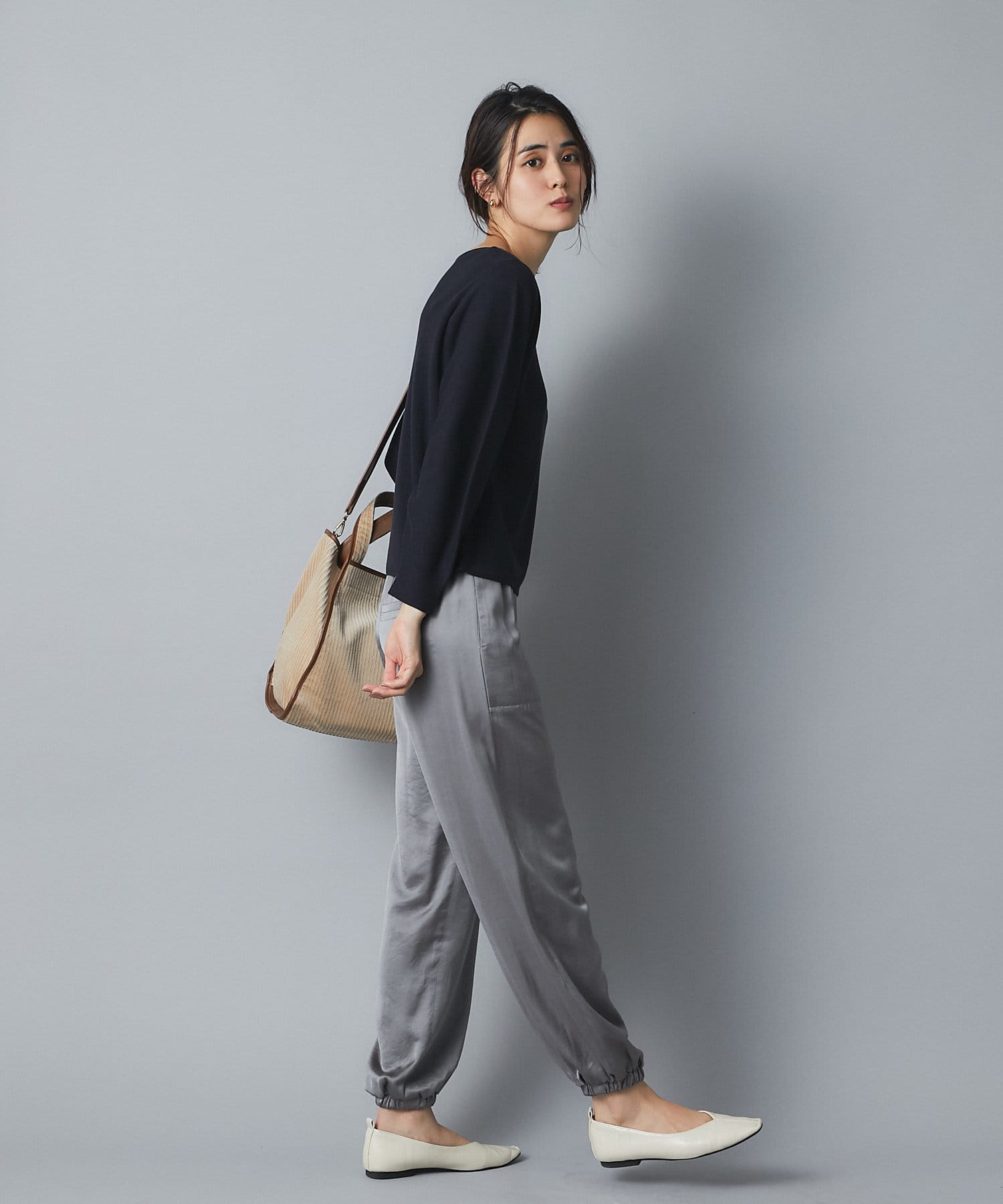 《予約》【洗練された大人上品見え】サテンジョガーパンツ