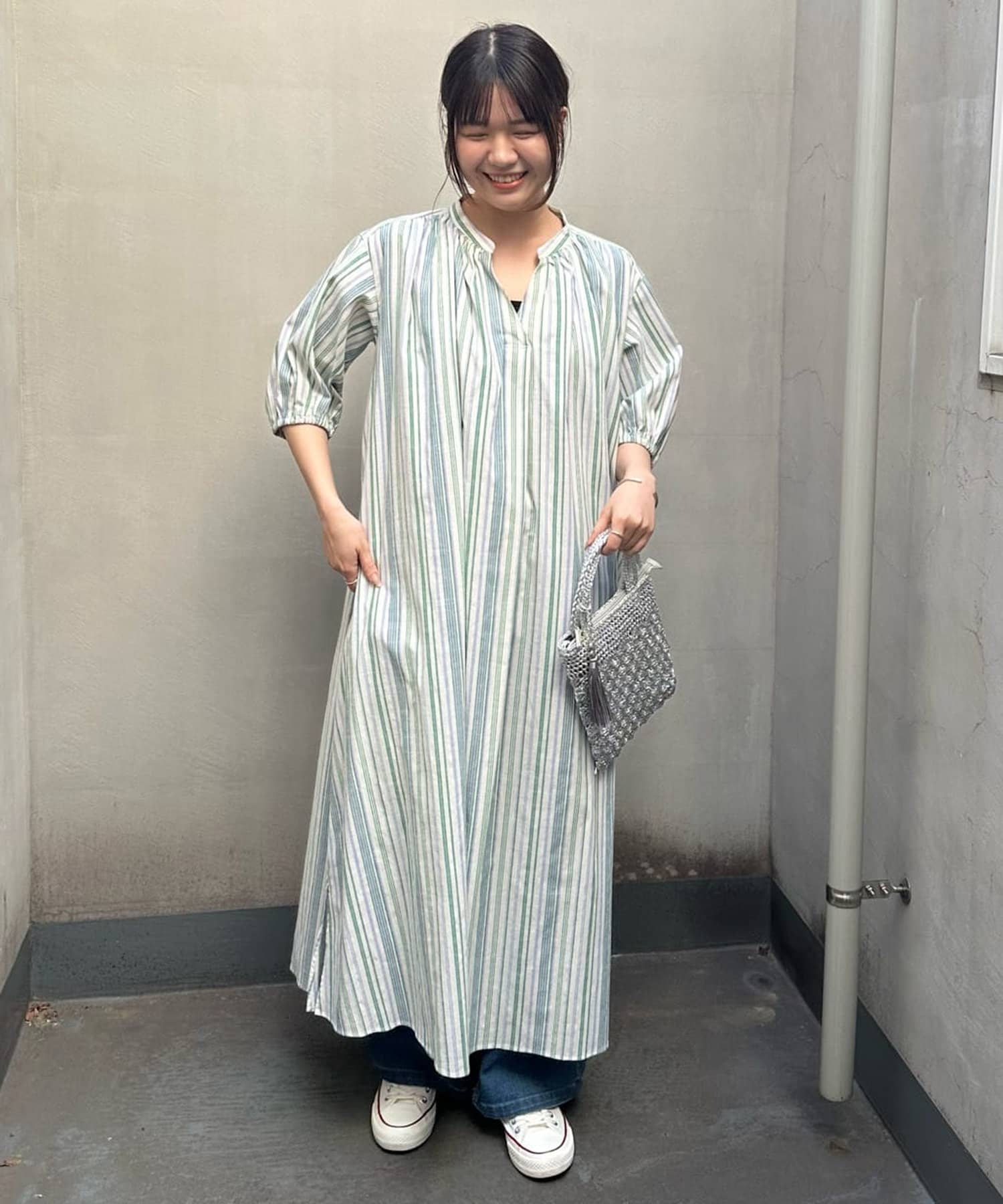 《予約》《ボリュームスリーブが二の腕カバー◎》先染めマルチストライプワンピース 《予約》《ボリュームスリーブが二の腕カバー◎》先染めマルチストライプワンピース