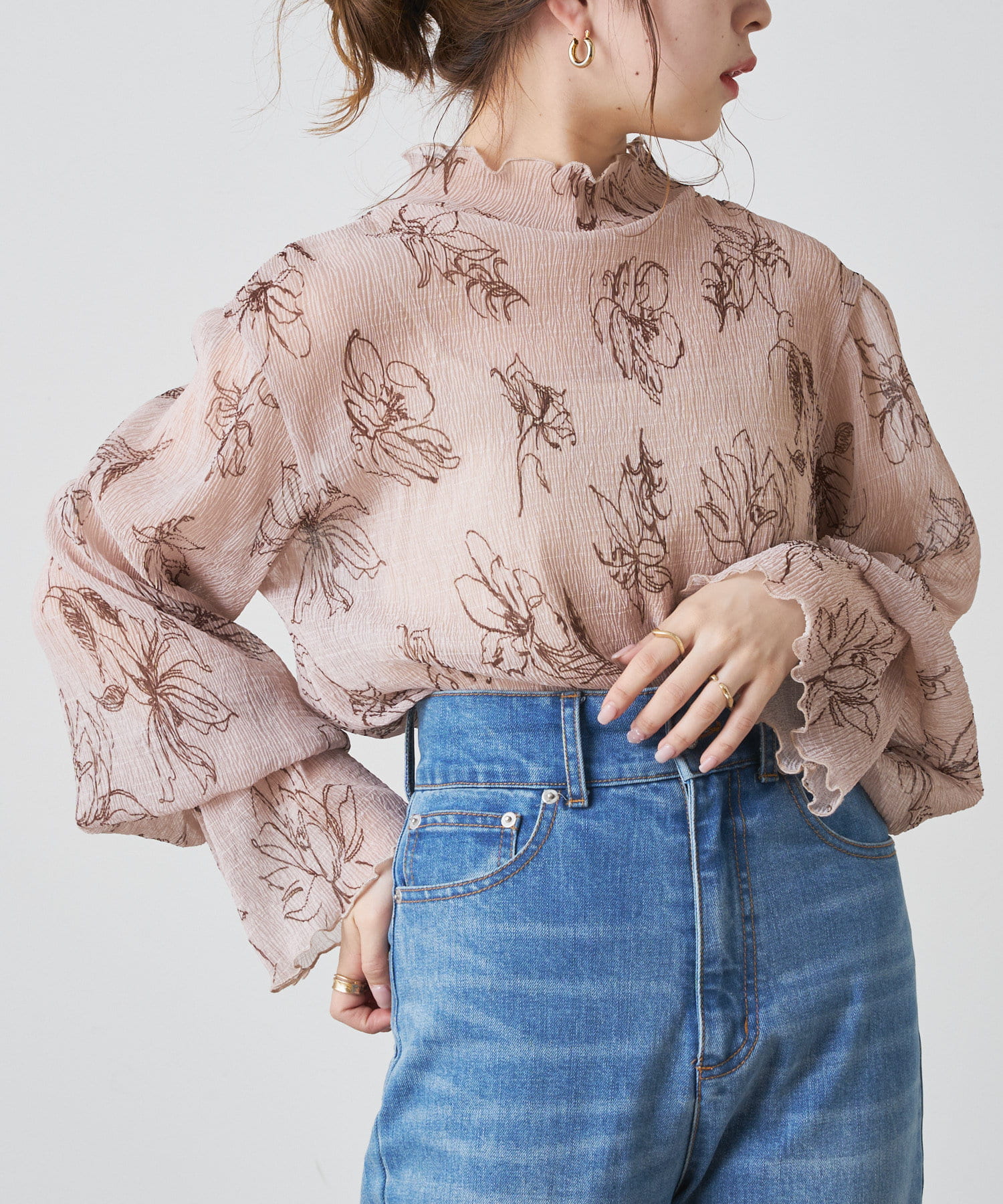 【Web限定】ラインフラワーシアーハイネックトップス(キャミ付き) 【Web限定】ラインフラワーシアーハイネックトップス(キャミ付き)