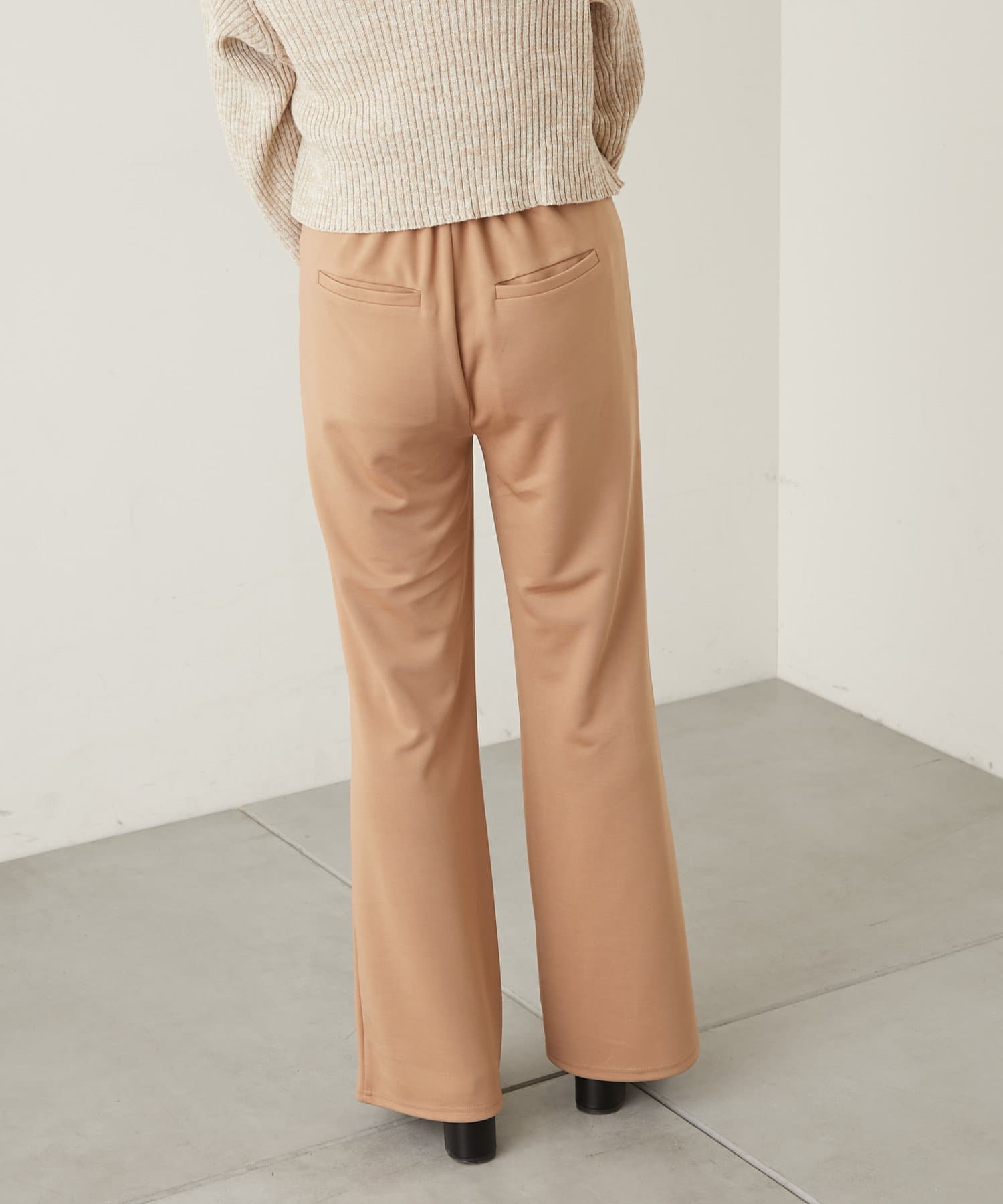 【Web限定】ポンチフレアスラックスパンツ