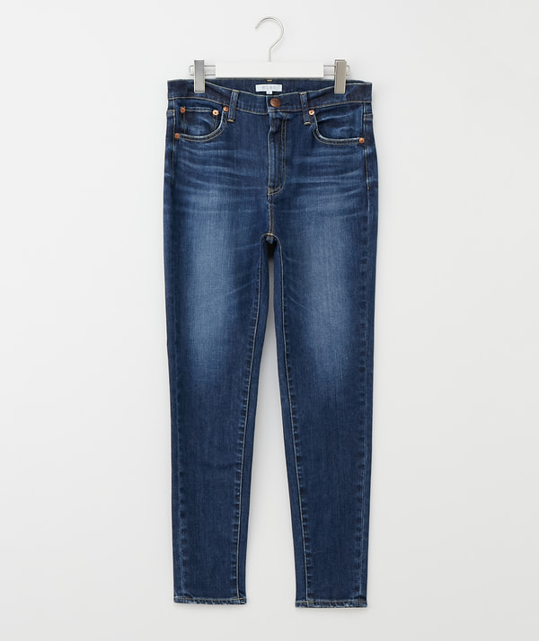 スリムテーパードジーンズ