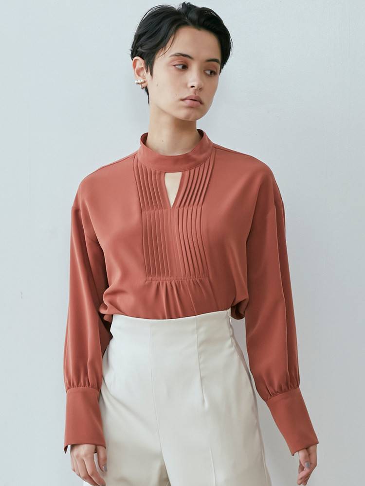 チョーカーネックピンタックブラウス