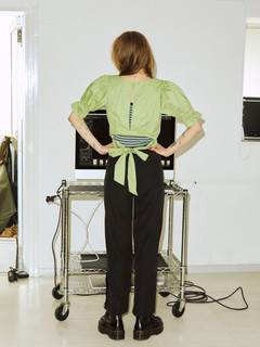 バックリボンスクエアブラウス バックリボンスクエアブラウス