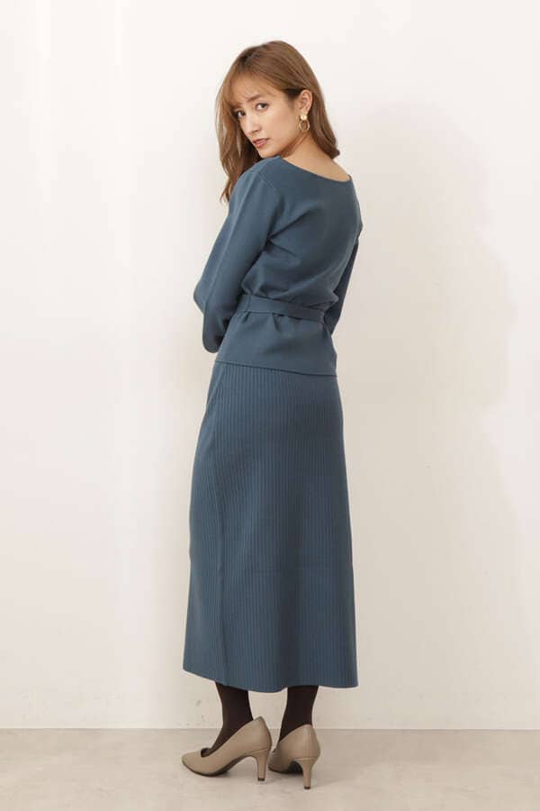 《堀田茜さん着用 美人百花11月号掲載商品》【グリーン：WEB限定カラー】ベルト付Vネックニット×タイトスカートセットアップ