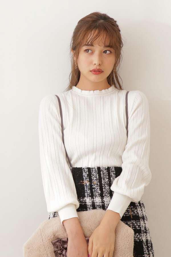 《美人百花11月号掲載商品》アイレットフリルハイネックニット