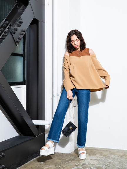 裾断ち切りストレートデニムパンツ