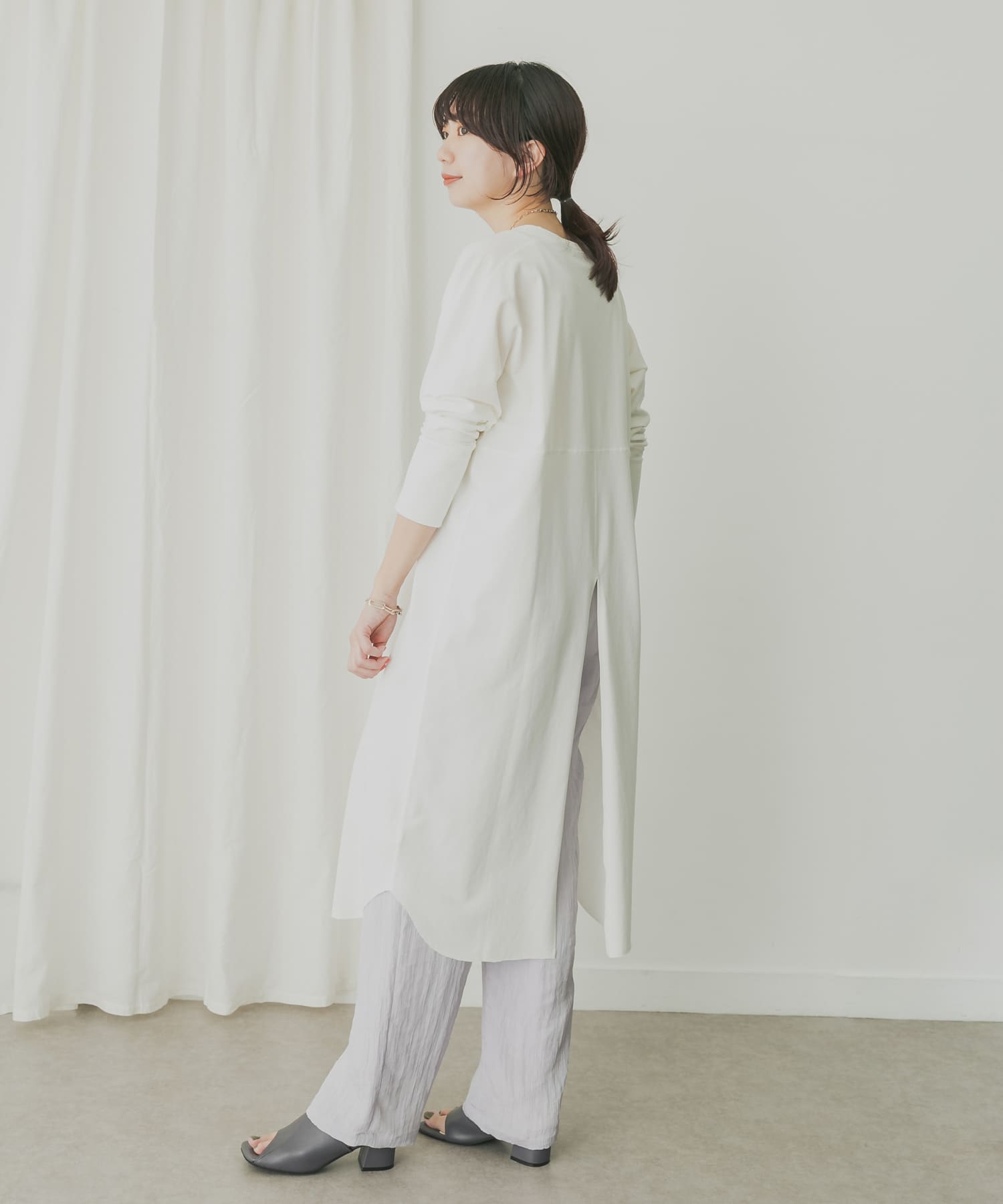 KBF+ バックスリットカットワンピース KBF+ バックスリットカットワンピース