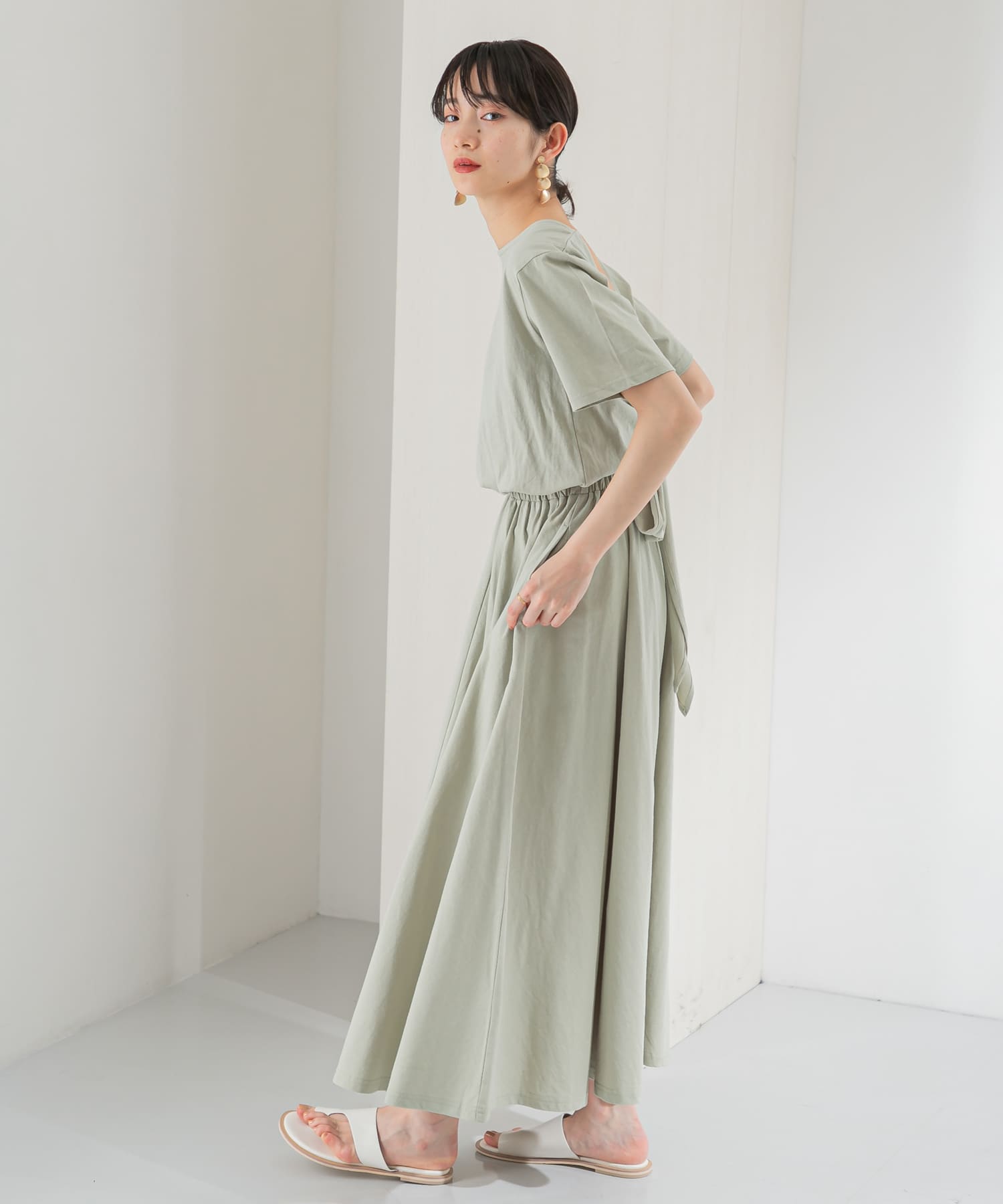 【WEB限定】バックオープンカットワンピース