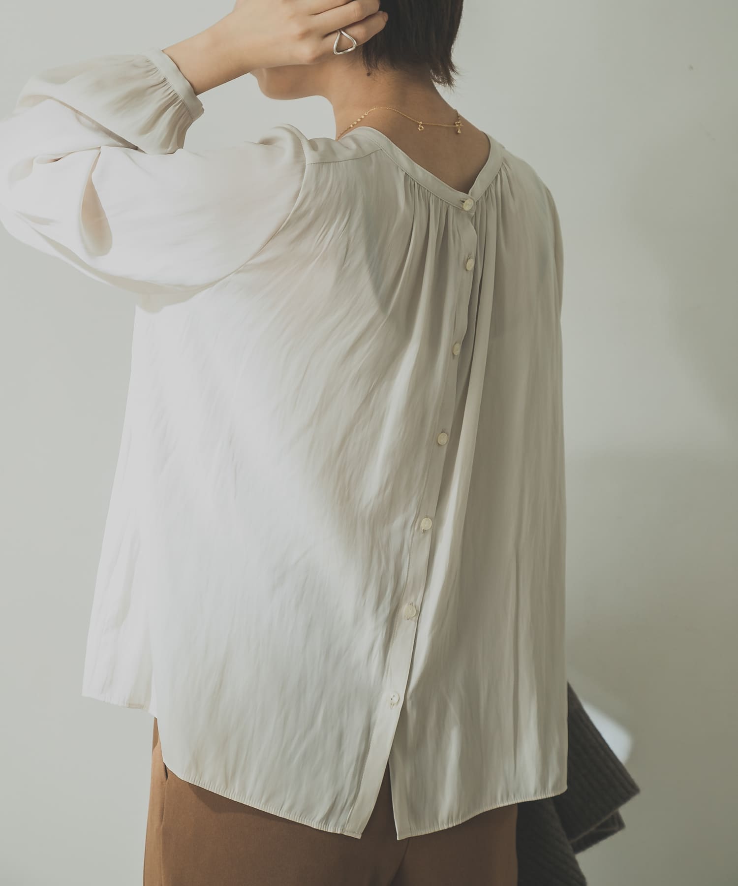 前後2WAY割繊ブラウス