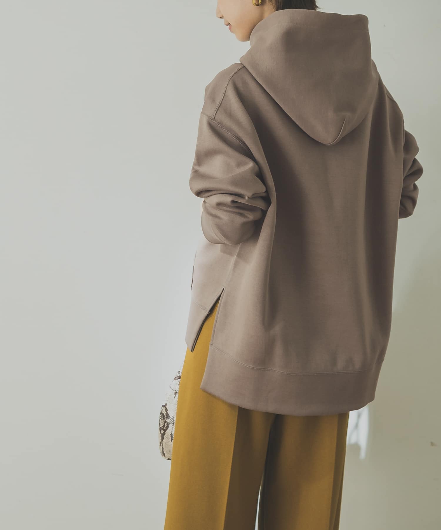【WEB限定】ダンボールスリット入りパーカー