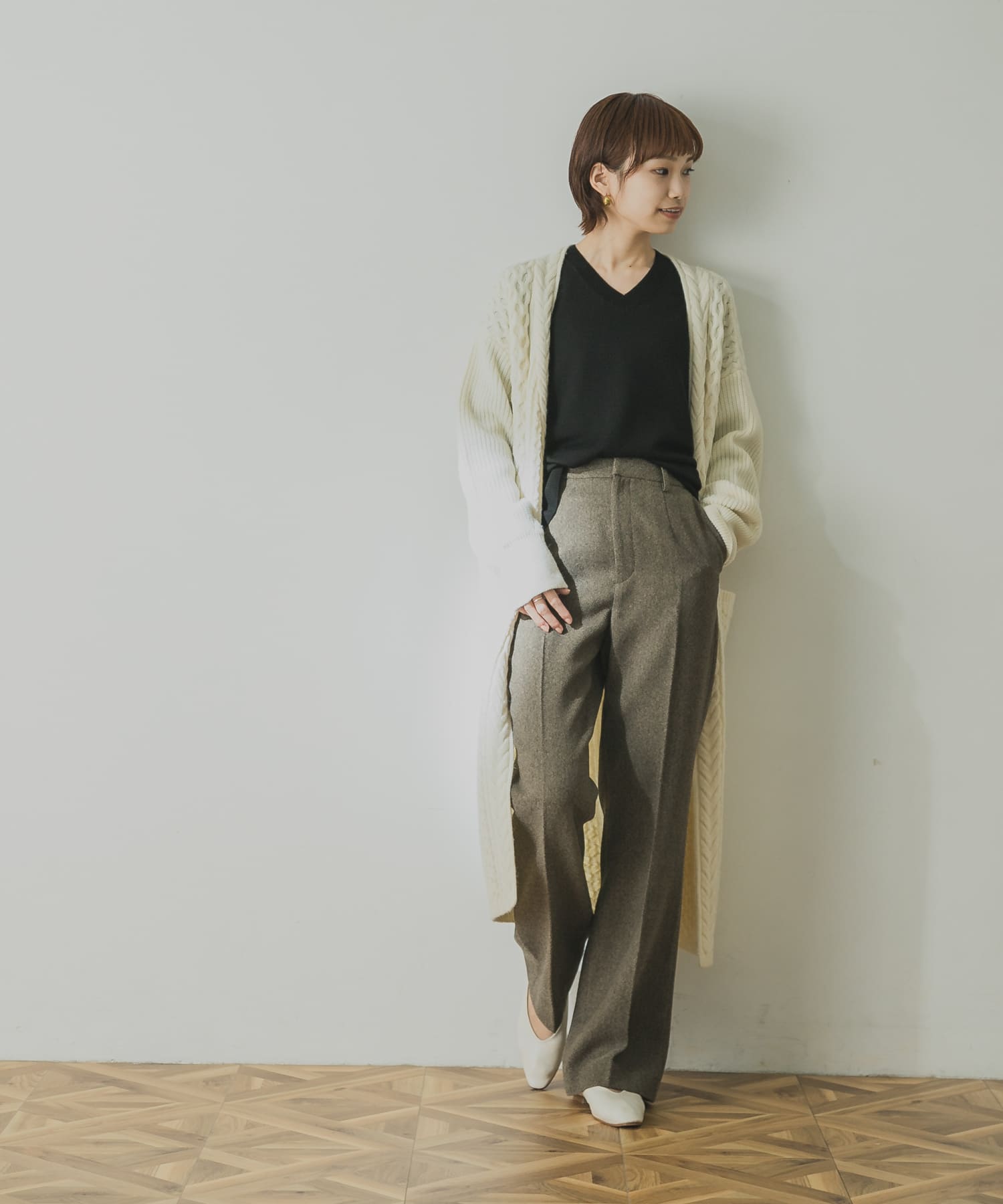 カシミヤウールVネックニット