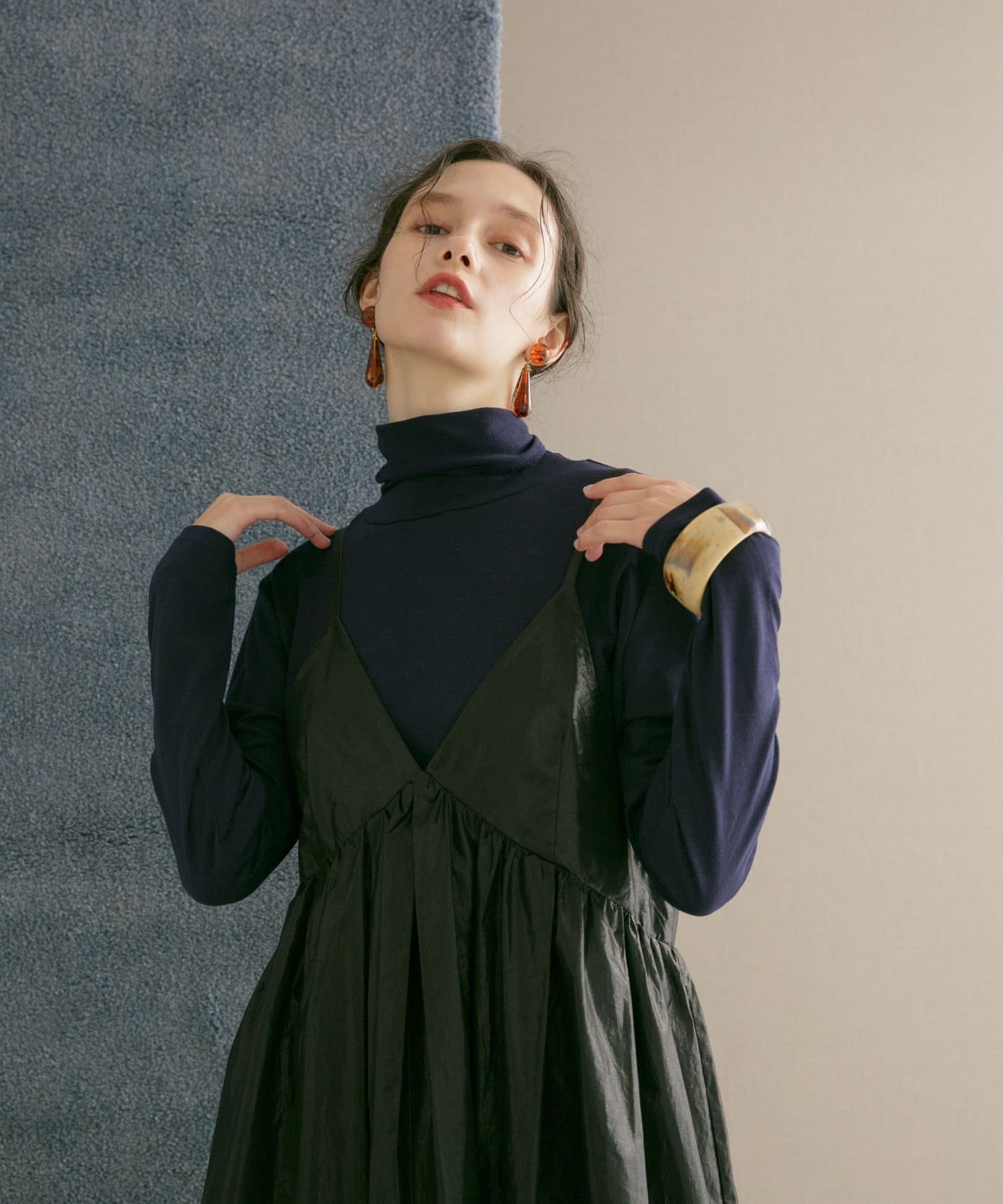 【WEB限定】thint カラータートルネックTシャツ 【WEB限定】thint カラータートルネックTシャツ