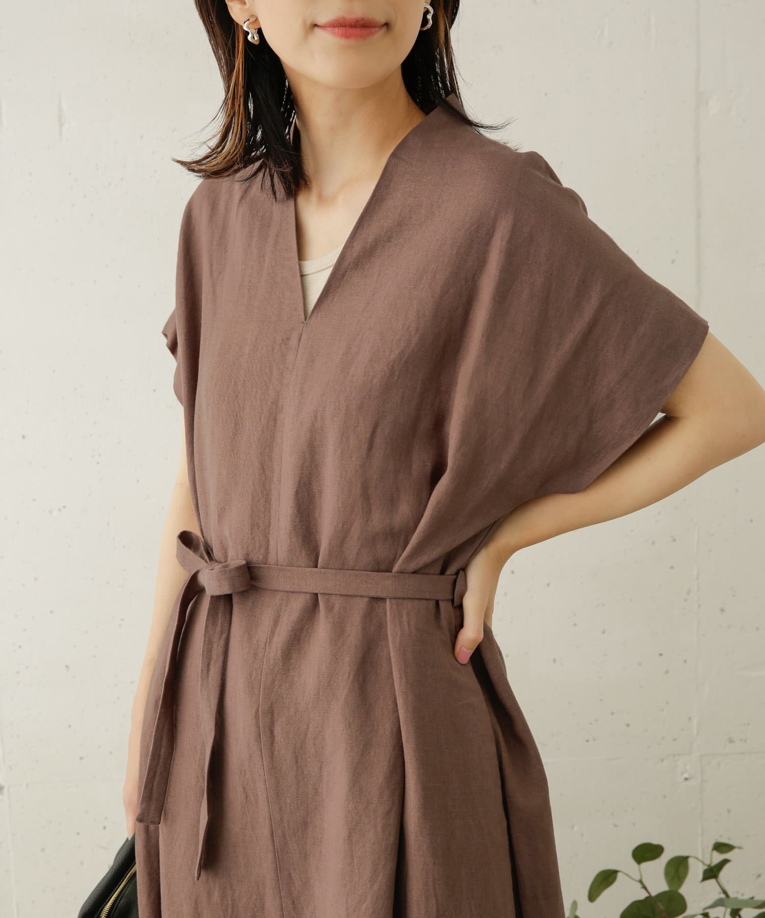 【WEB限定】リネンレーヨンVネックワンピース