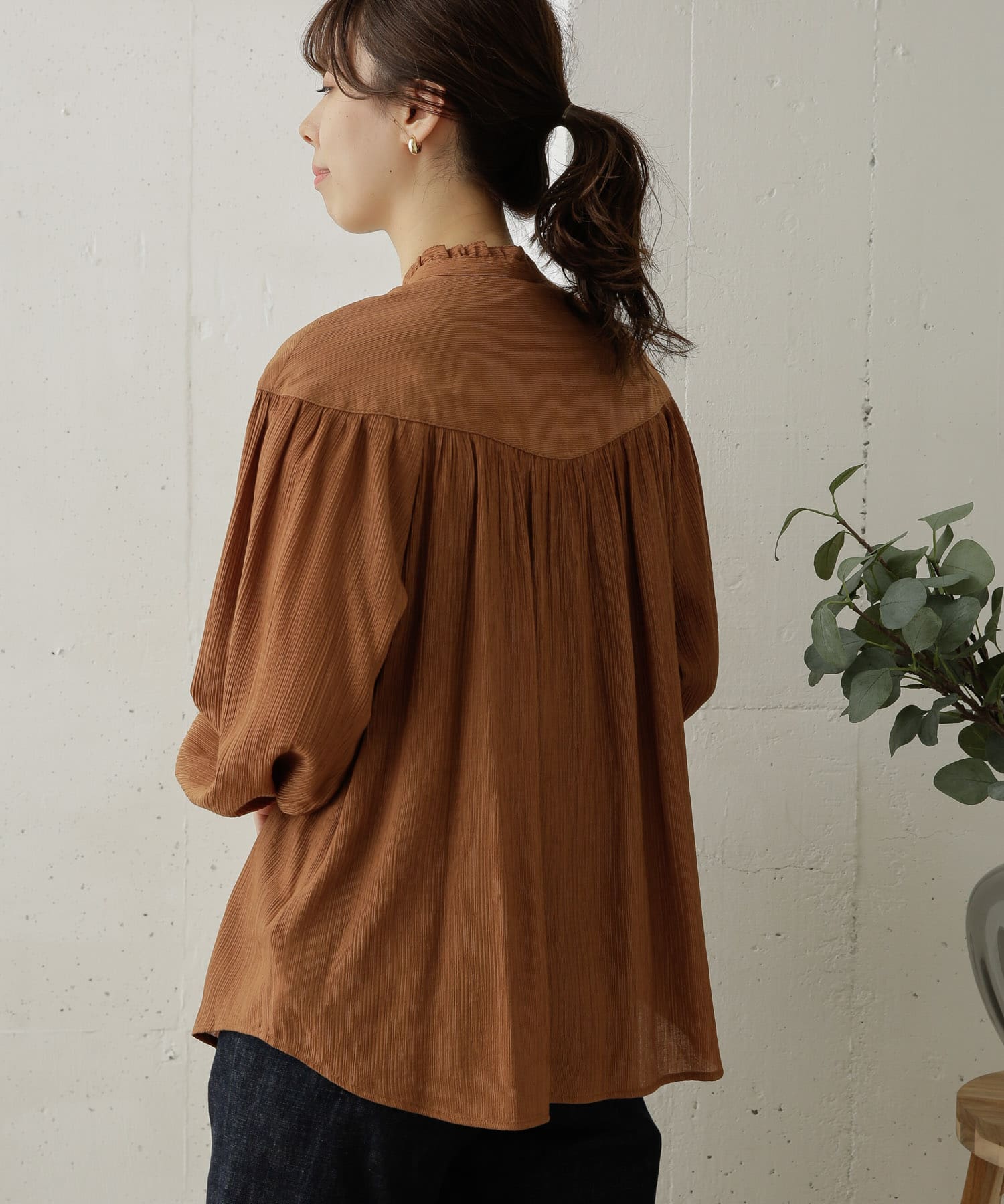 切り替えギャザーブラウス