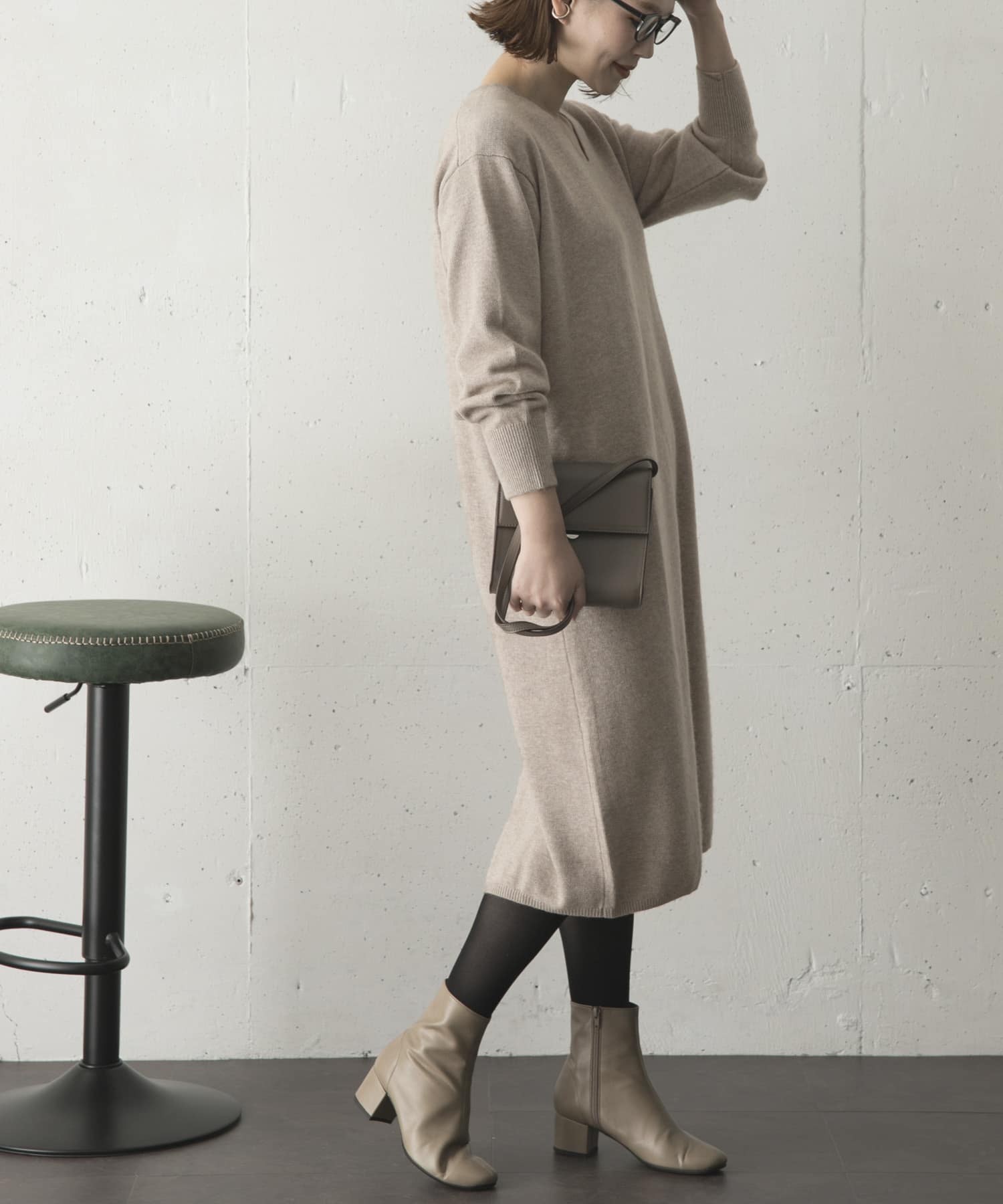 【WEB限定】カシミヤ混ラムウールVネックニットワンピース