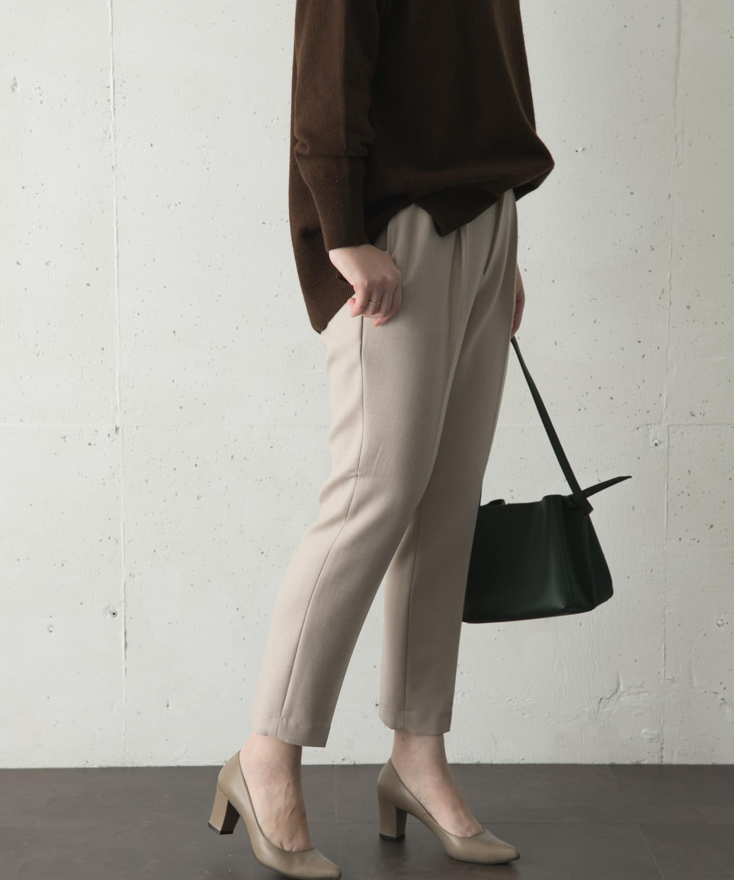 ウォッシャブルウール混テーパードパンツ