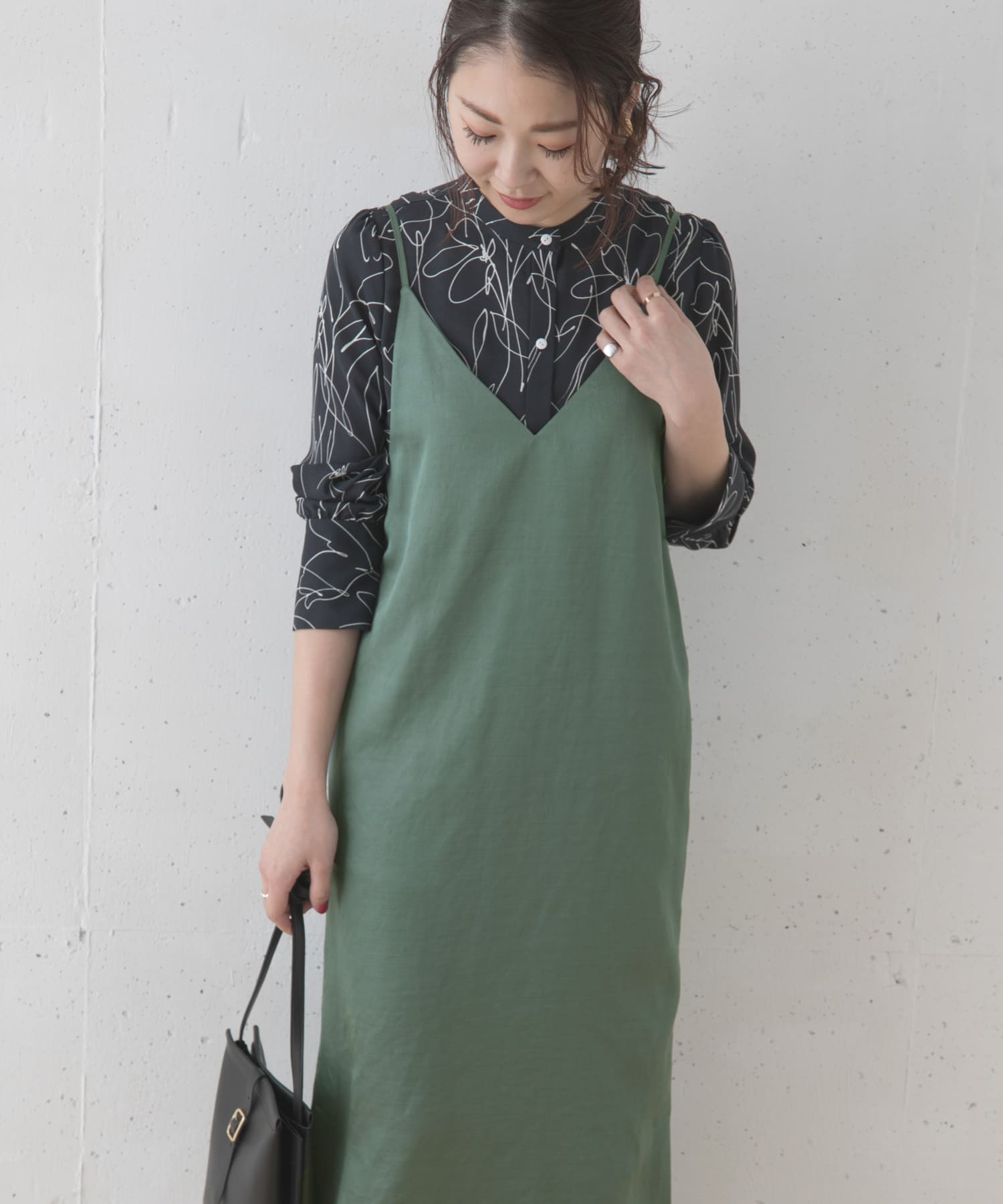 バックタックサテンキャミワンピース