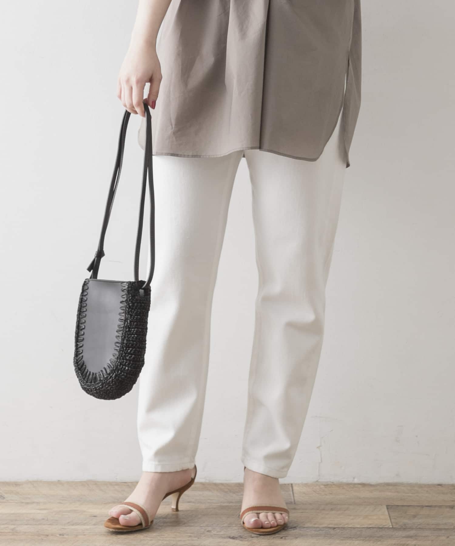 F by ROSSO　スリムストレートデニムパンツ