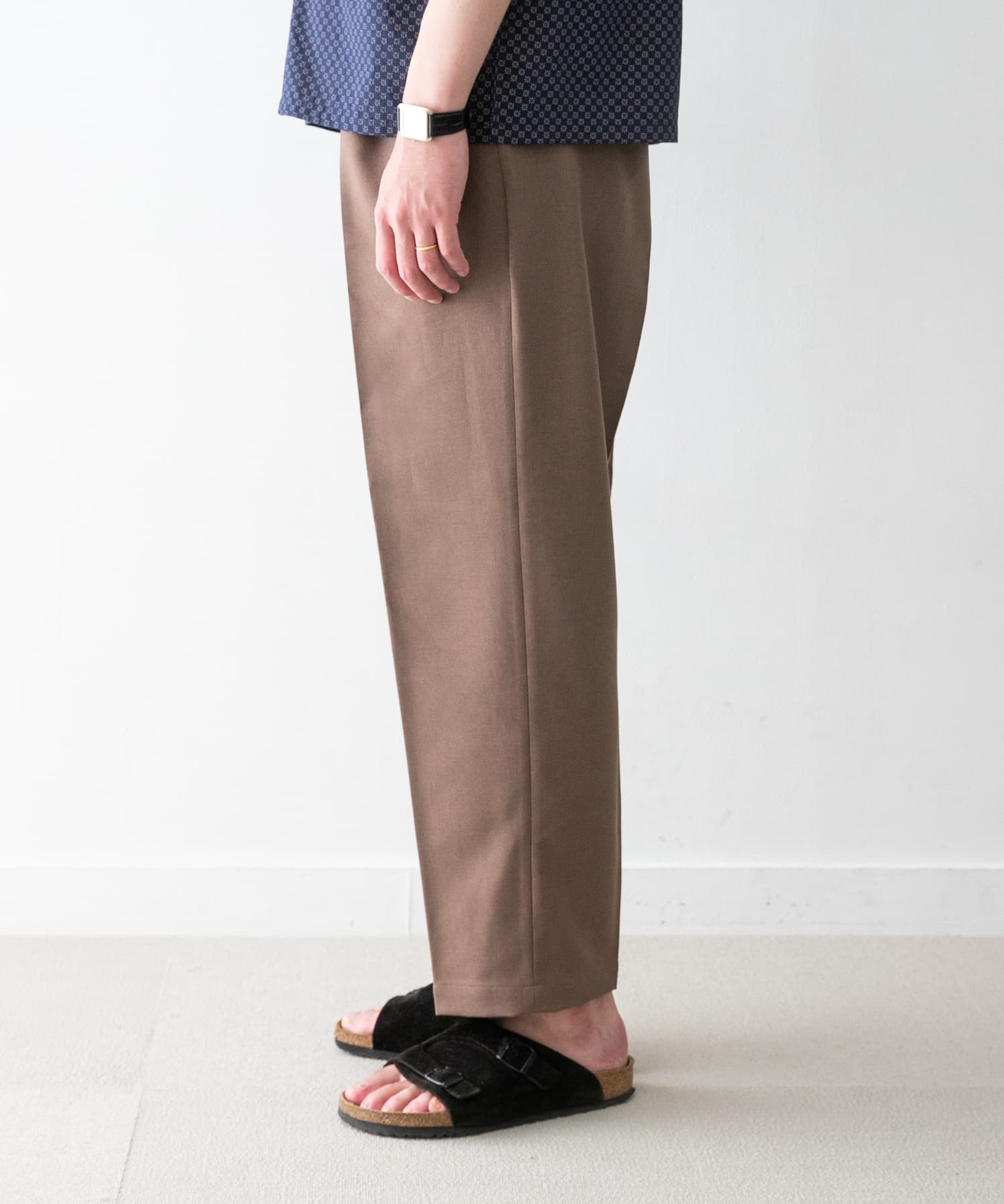 【ワイド】テーパードイージーパンツ