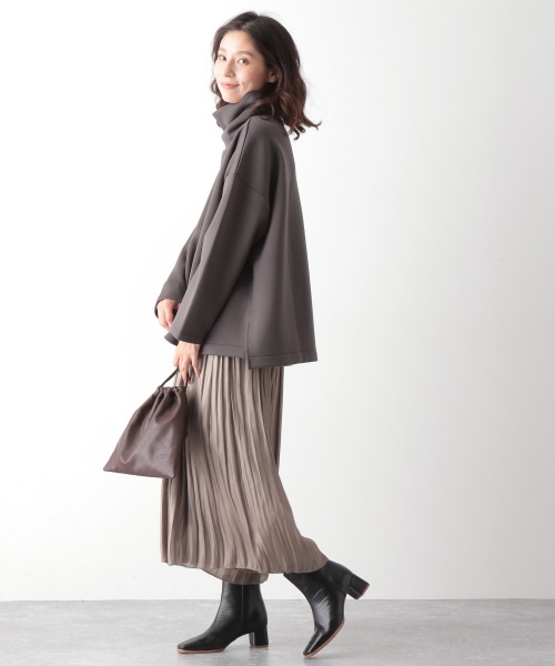 ハイネックカットプルオーバー