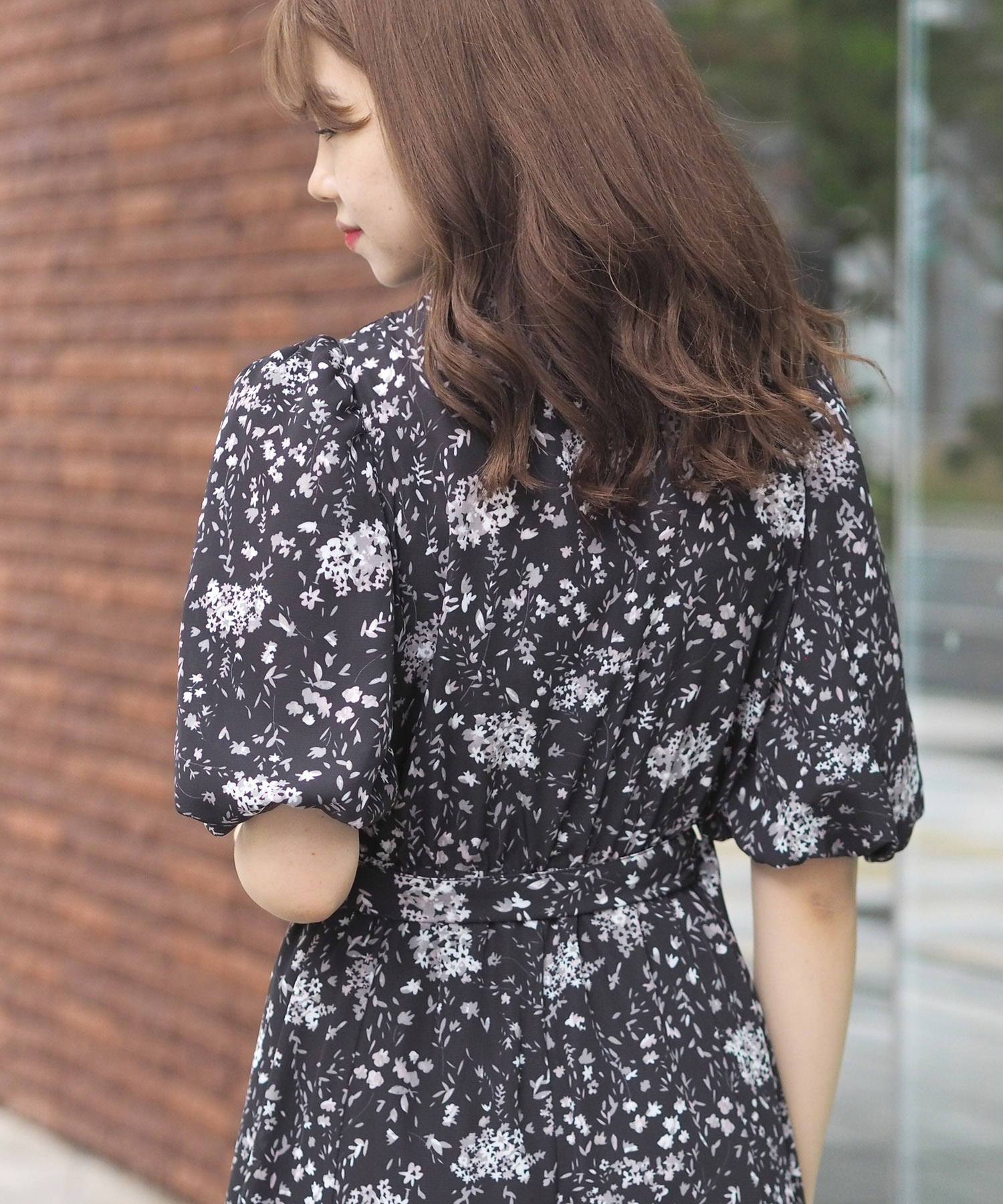 スパークフラワーピンタックデザインワンピース スパークフラワーピンタックデザインワンピース