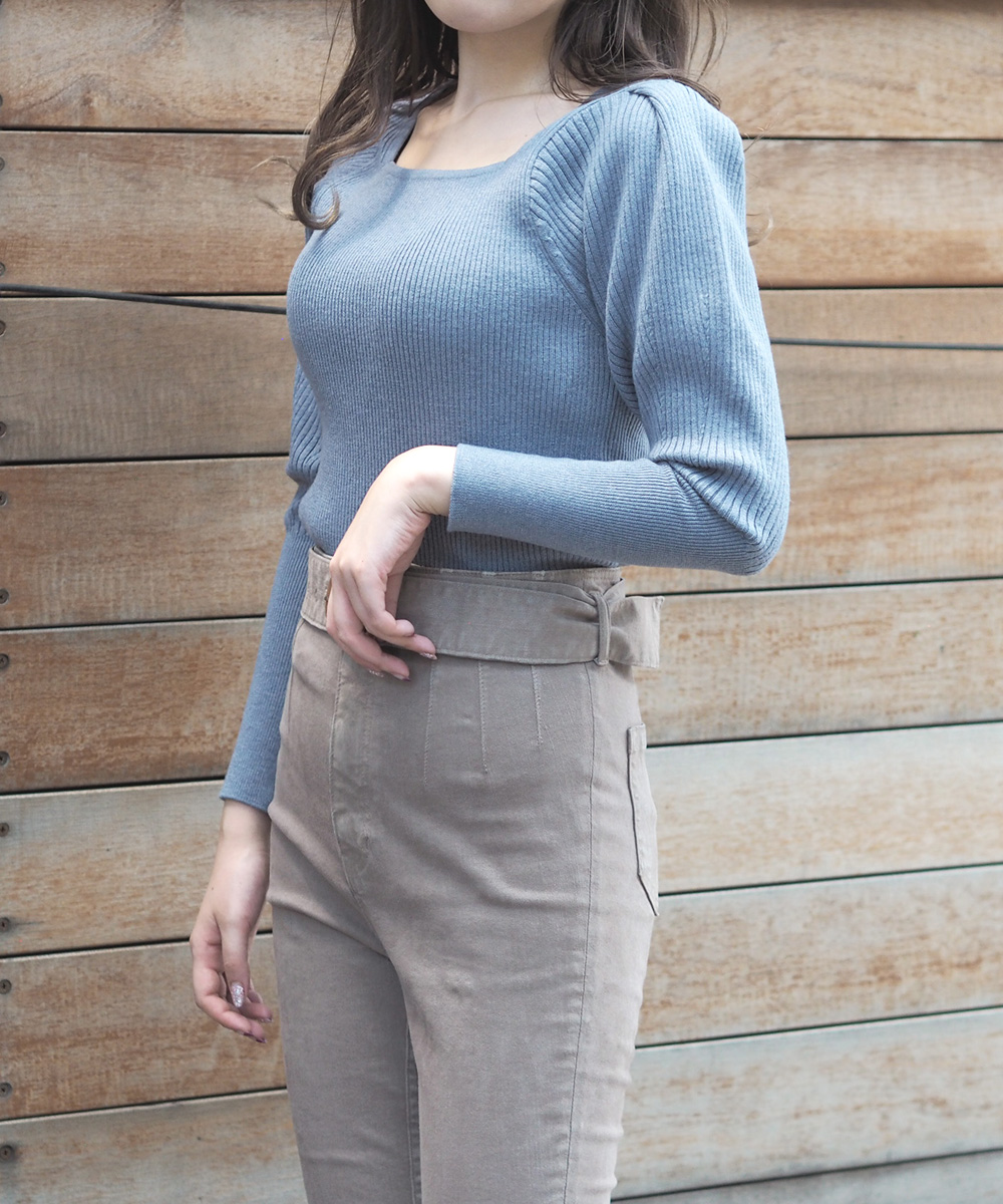 【予約商品】スクエアネックパフスリーブニット