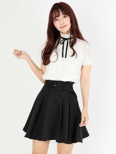 ベルト付きタックフレアスカート