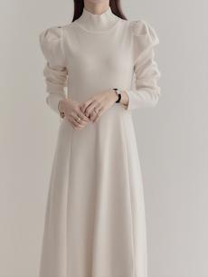【RE ARRIVAL】 puff shoulder knit dress / ivory