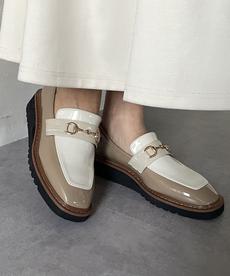 厚底エナメルローファー