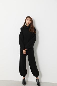 Open Shoulder Knit TOP