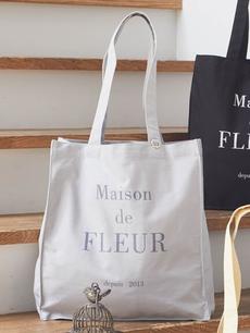 EC限定ブランドロゴプリントスクエアトートバッグ