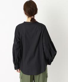 【洗える/大人の華やかブラウス】パール調ボタン袖コンシャスブラウス