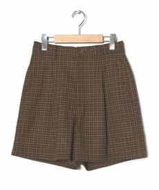 タックショートパンツ