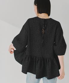 【2024夏先行販売】★
ふくれジャガードペプラムデザイントップス